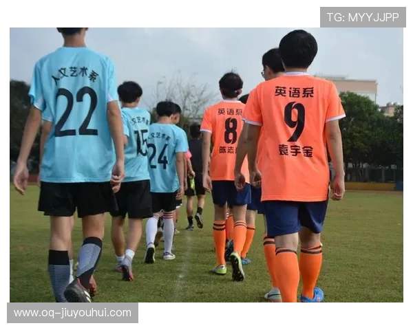 群星齐聚绿茵畅谈激情赛场共赏足球魅力盛宴